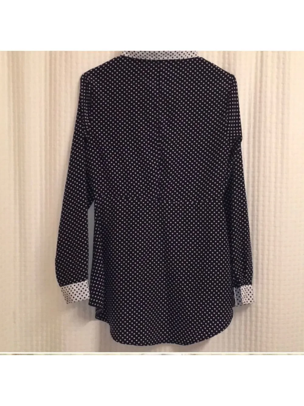 Forever 21 Modest womens size Medium polka dots dark blue white‎ button-d…